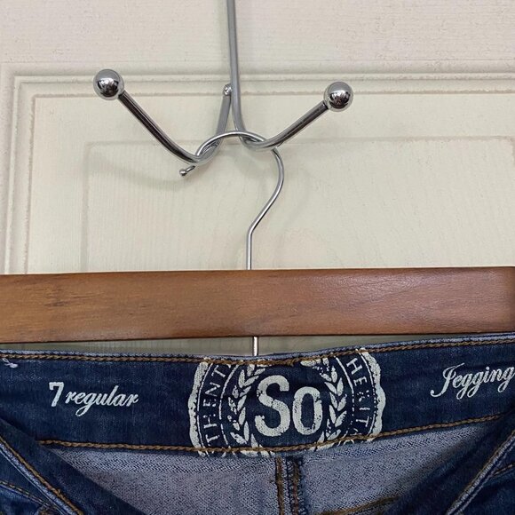 SO Women's Juniors Dark Wash Whiskered Skinny Stretch Jegging Blue Jeans Size 7 - Picture 2 of 5